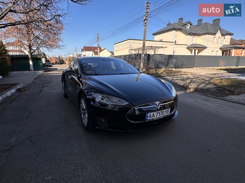 Лифтбек Tesla Model S 2015 в Киеве фото 2 Лифтбек Tesla Model S 2015 в Киеве