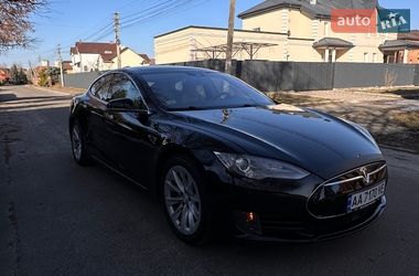 Лифтбек Tesla Model S 2015 в Киеве