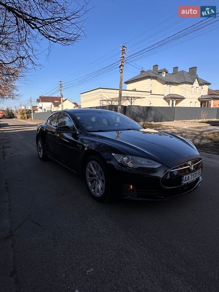 Лифтбек Tesla Model S 2015 в Киеве фото 6 Лифтбек Tesla Model S 2015 в Киеве