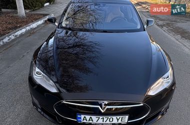 Лифтбек Tesla Model S 2015 в Киеве