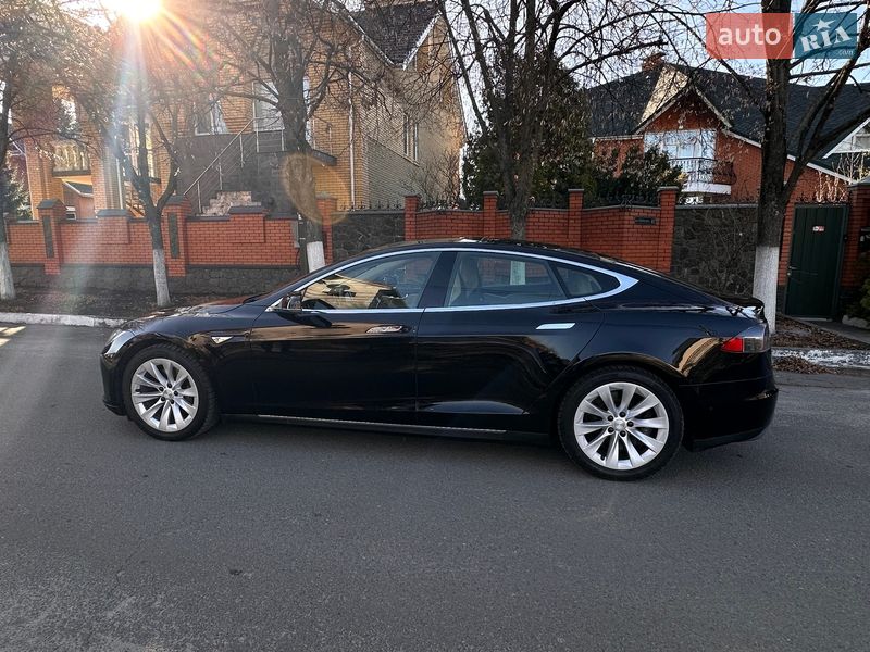 Лифтбек Tesla Model S 2015 в Киеве фото 27 Лифтбек Tesla Model S 2015 в Киеве