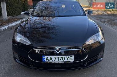 Лифтбек Tesla Model S 2015 в Киеве