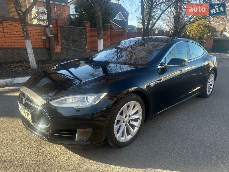 Лифтбек Tesla Model S 2015 в Киеве фото 16 Лифтбек Tesla Model S 2015 в Киеве