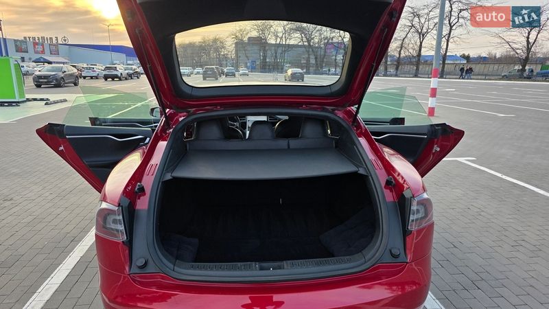 Ліфтбек Tesla Model S 2017 в Одесі
