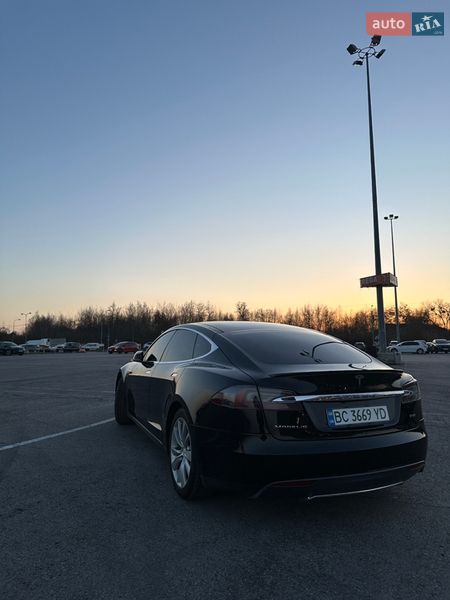 Лифтбек Tesla Model S 2014 в Львове