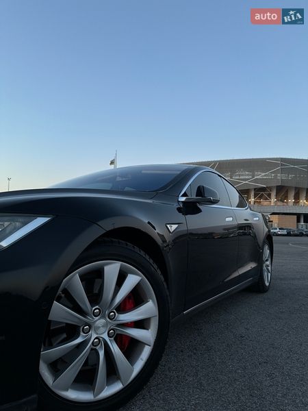 Лифтбек Tesla Model S 2014 в Львове