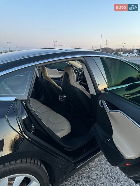 Лифтбек Tesla Model S 2014 в Львове