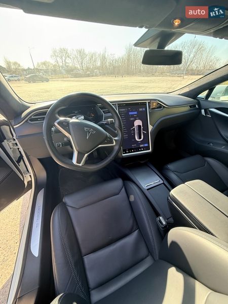 Лифтбек Tesla Model S 2018 в Киеве