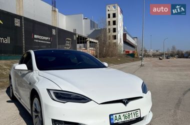 Лифтбек Tesla Model S 2018 в Киеве