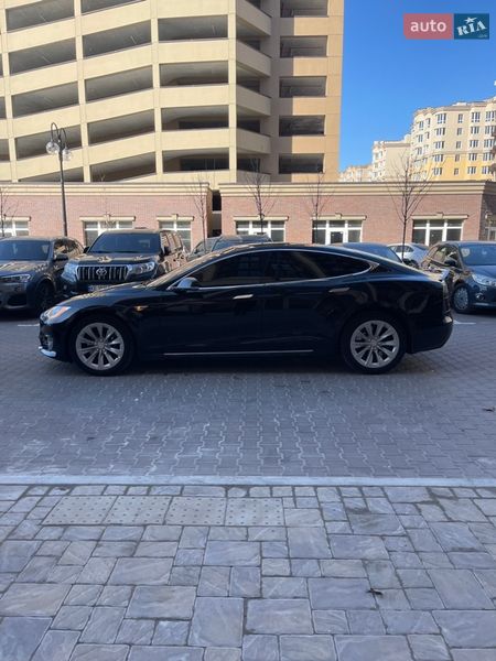 Лифтбек Tesla Model S 2016 в Киеве