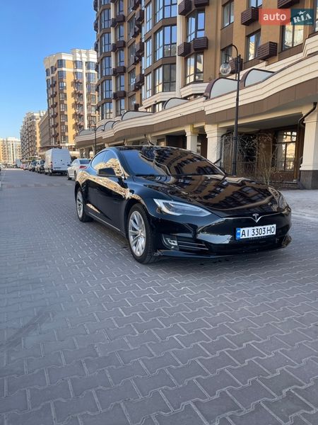Лифтбек Tesla Model S 2016 в Киеве