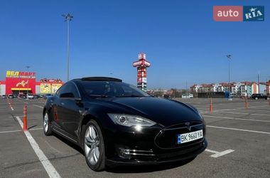 Ліфтбек Tesla Model S 2013 в Рівному