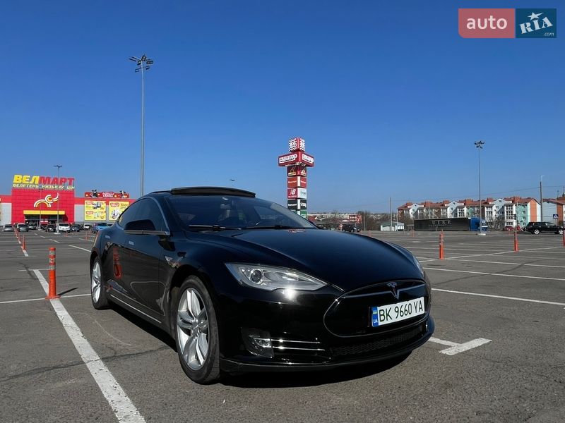 Ліфтбек Tesla Model S 2013 в Рівному