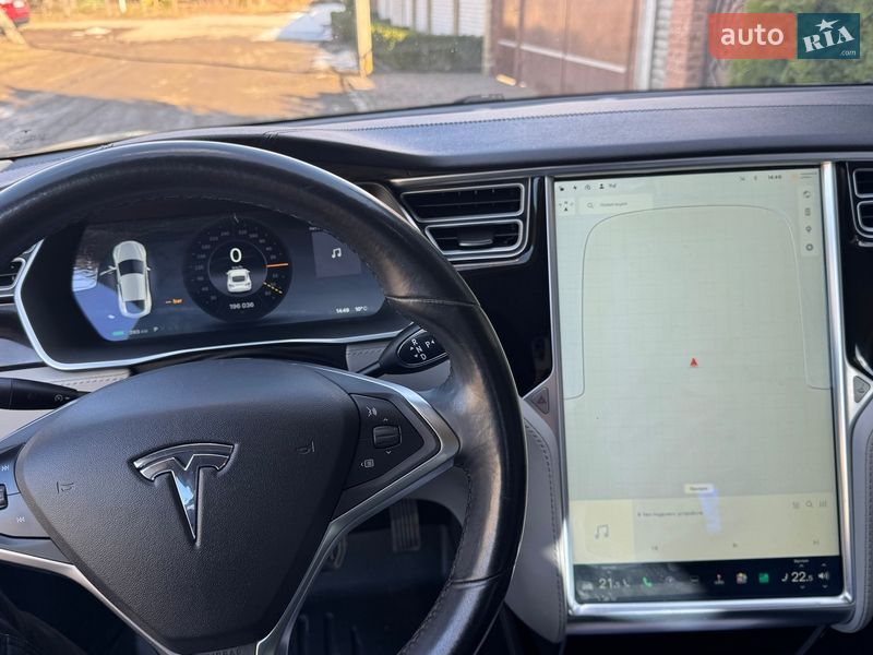 Ліфтбек Tesla Model S 2014 в Прилуках