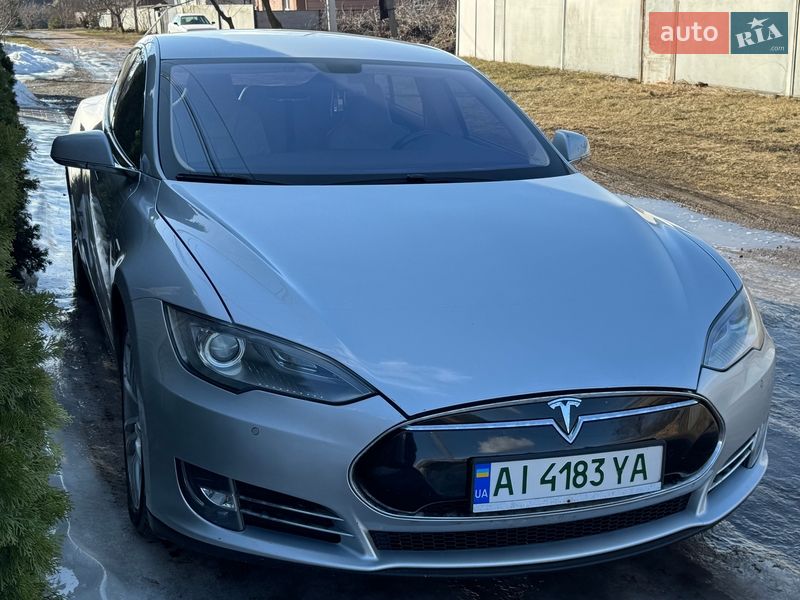 Ліфтбек Tesla Model S 2014 в Прилуках