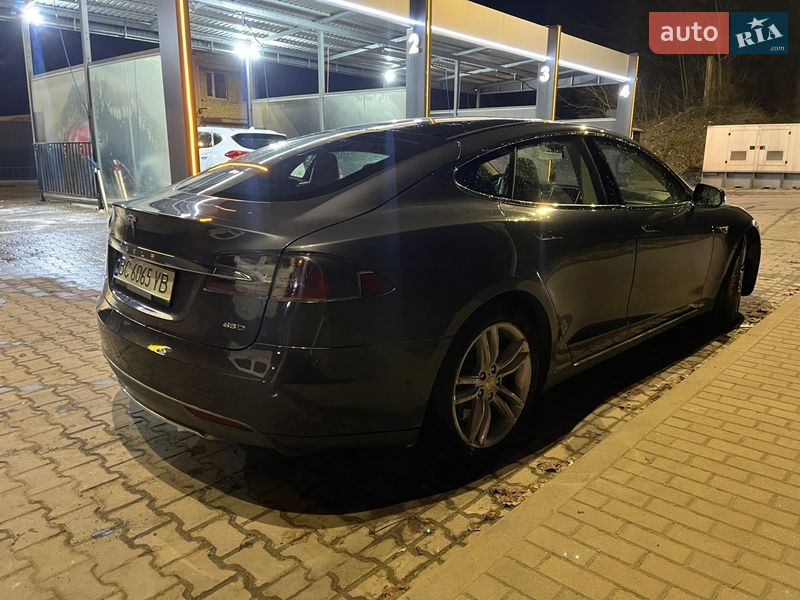 Лифтбек Tesla Model S 2015 в Львове фото 6 Лифтбек Tesla Model S 2015 в Львове