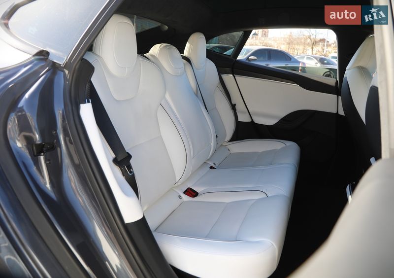Лифтбек Tesla Model S 2022 в Харькове