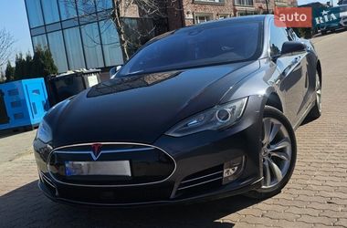Лифтбек Tesla Model S 2015 в Черновцах