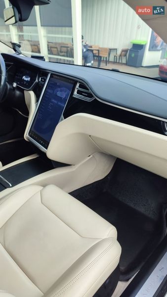 Лифтбек Tesla Model S 2017 в Киеве фото 2 Лифтбек Tesla Model S 2017 в Киеве
