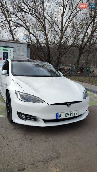 Лифтбек Tesla Model S 2017 в Киеве фото 5 Лифтбек Tesla Model S 2017 в Киеве