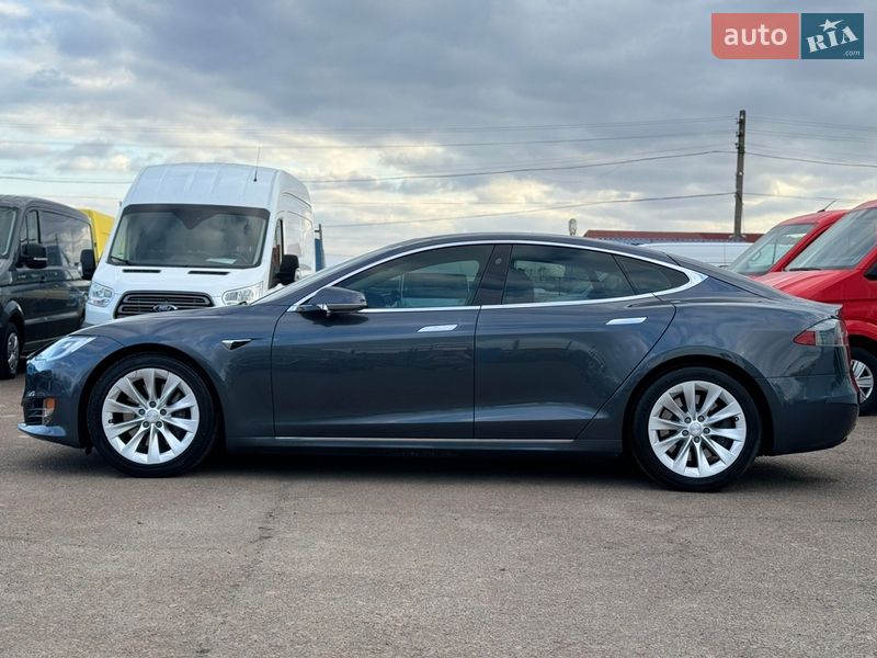 Ліфтбек Tesla Model S 2017 в Києві