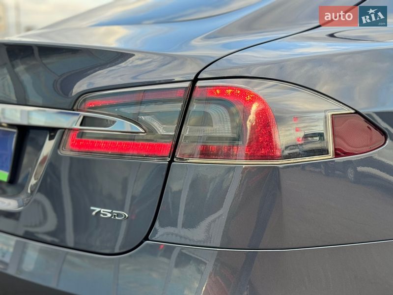 Ліфтбек Tesla Model S 2017 в Києві