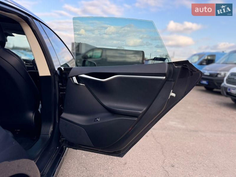 Ліфтбек Tesla Model S 2017 в Києві