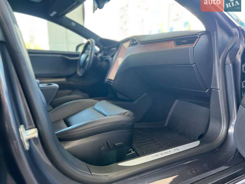 Лифтбек Tesla Model S 2020 в Одессе