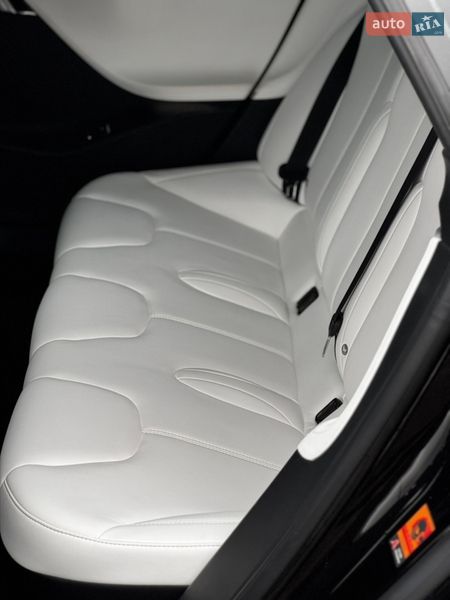Лифтбек Tesla Model S 2017 в Киеве фото 10 Лифтбек Tesla Model S 2017 в Киеве
