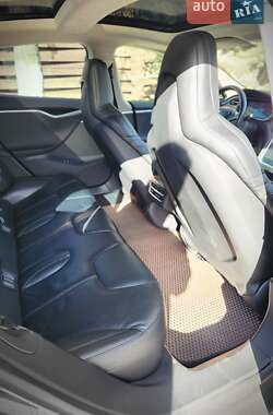 Лифтбек Tesla Model S 2016 в Киеве