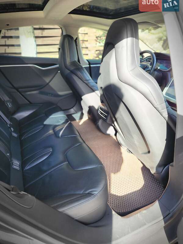 Лифтбек Tesla Model S 2016 в Киеве фото 2 Лифтбек Tesla Model S 2016 в Киеве