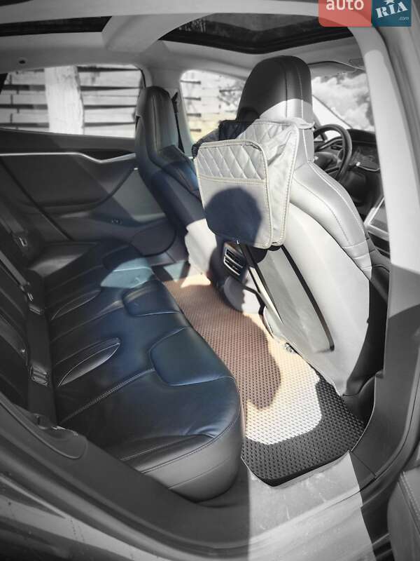 Лифтбек Tesla Model S 2016 в Киеве фото 28 Лифтбек Tesla Model S 2016 в Киеве