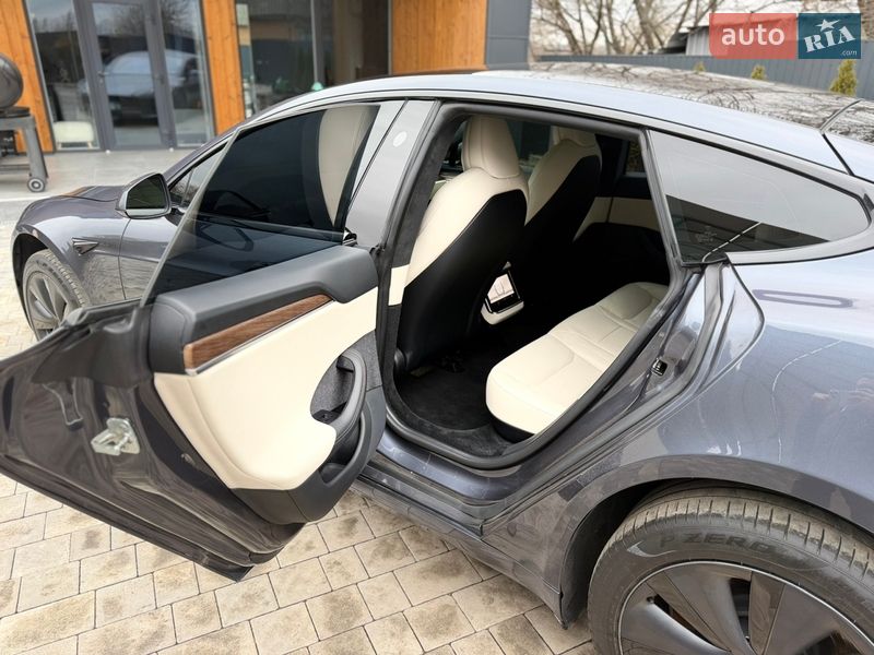 Лифтбек Tesla Model S 2021 в Виннице