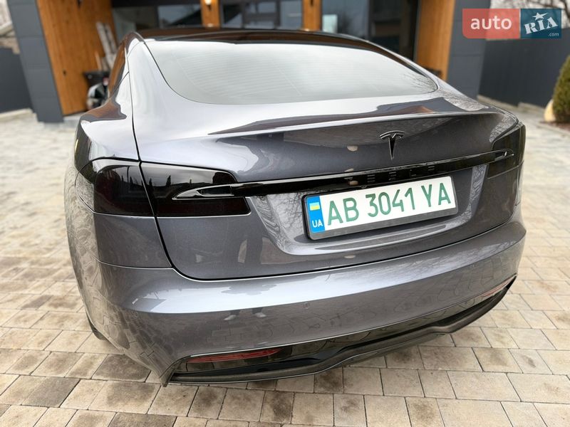 Лифтбек Tesla Model S 2021 в Виннице