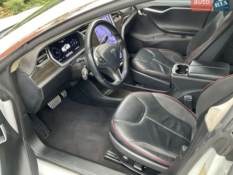 Лифтбек Tesla Model S 2014 в Львове