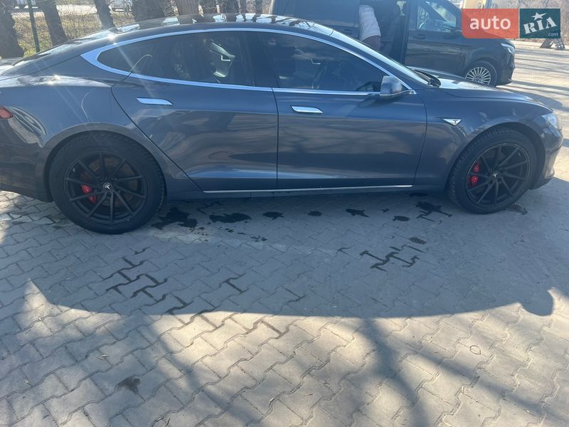 Лифтбек Tesla Model S 2015 в Львове