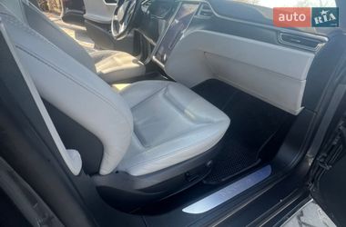Лифтбек Tesla Model S 2015 в Львове