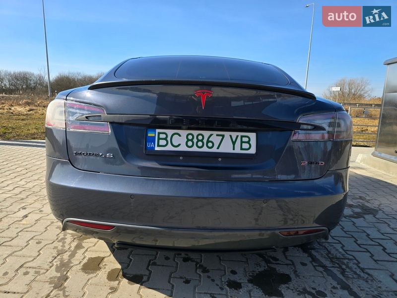Ліфтбек Tesla Model S 2015 в Львові