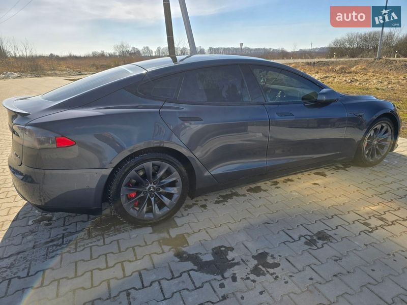 Ліфтбек Tesla Model S 2015 в Львові