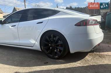 Лифтбек Tesla Model S 2016 в Киеве