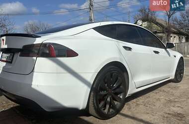 Лифтбек Tesla Model S 2016 в Киеве