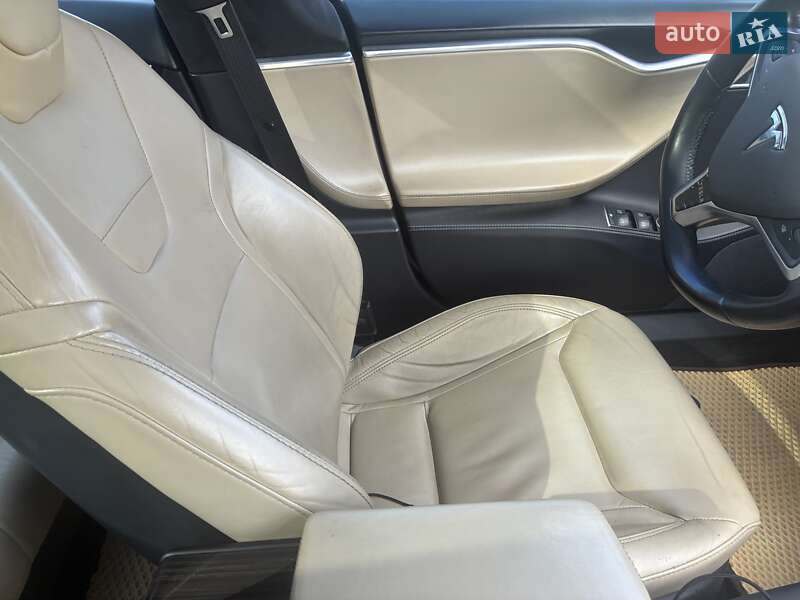 Лифтбек Tesla Model S 2016 в Киеве
