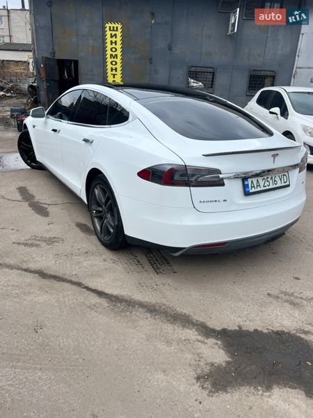 Лифтбек Tesla Model S 2014 в Киеве