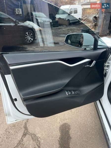 Лифтбек Tesla Model S 2014 в Киеве