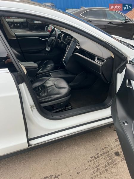 Лифтбек Tesla Model S 2014 в Киеве