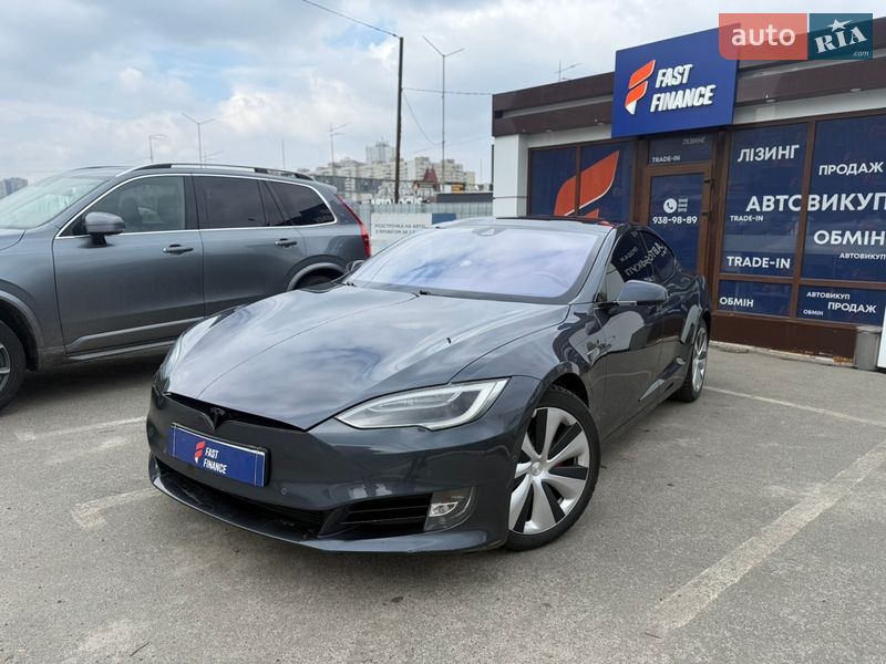 Лифтбек Tesla Model S 2016 в Киеве