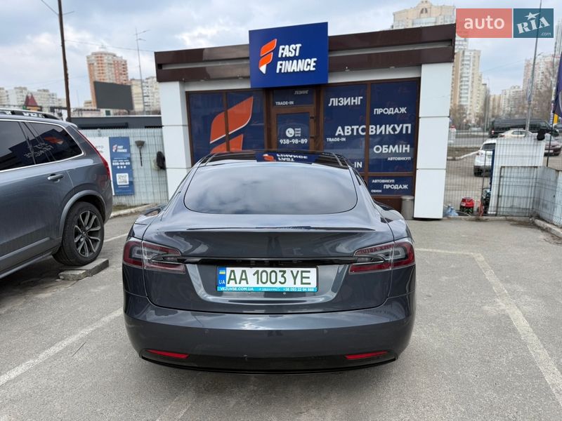 Лифтбек Tesla Model S 2016 в Киеве