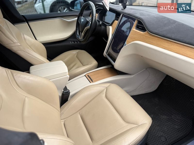 Лифтбек Tesla Model S 2016 в Киеве