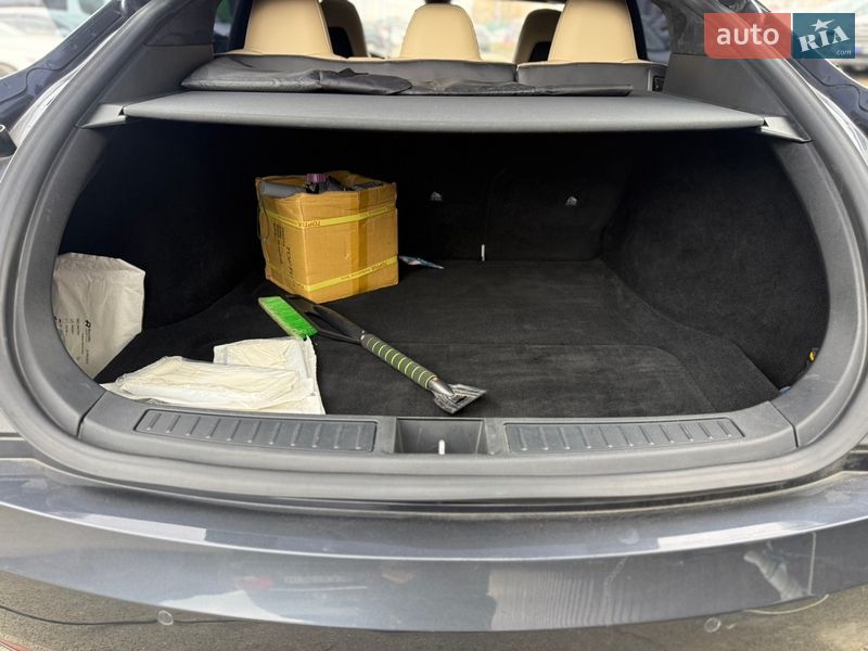 Лифтбек Tesla Model S 2016 в Киеве