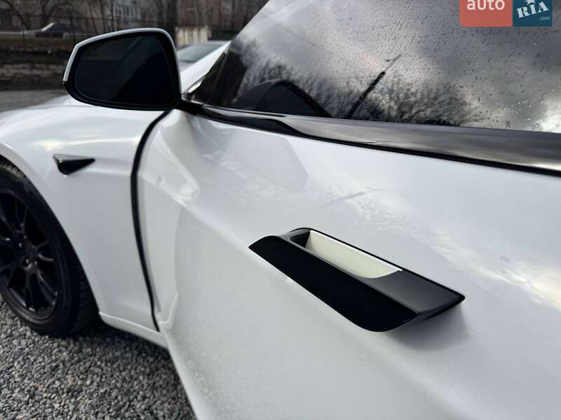 Ліфтбек Tesla Model S 2021 в Дніпрі